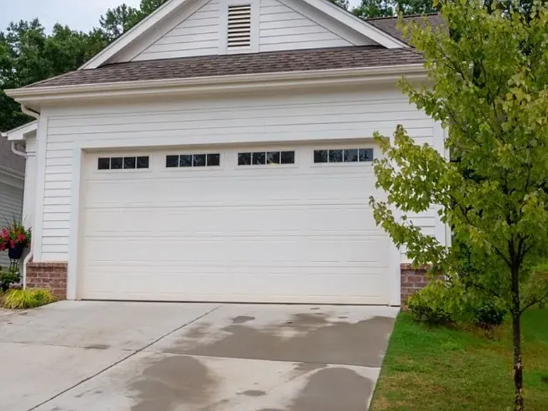 425 Live Oak Dr — Photo 4