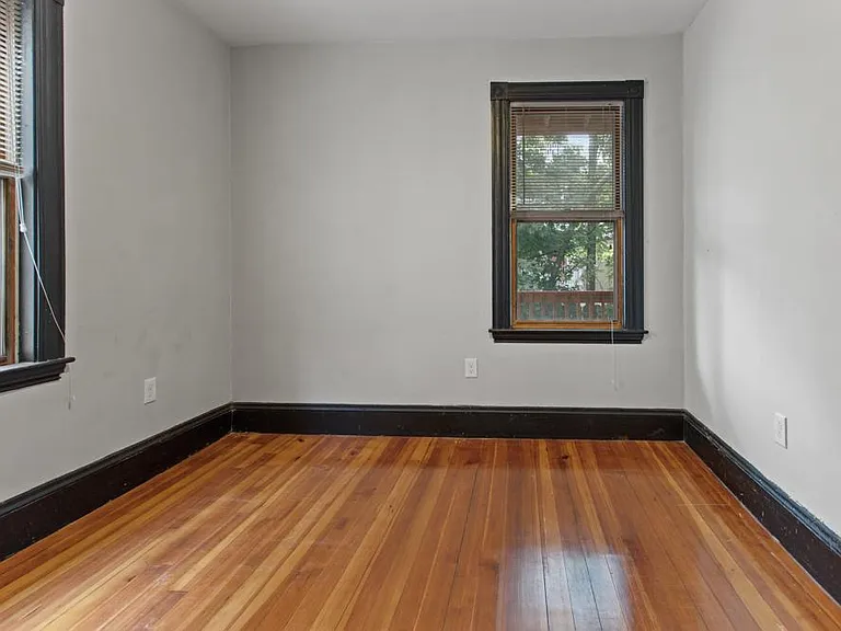 18 Peverell St #2 — Photo 8