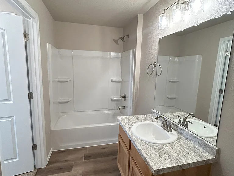 Pelican Bluff Apartments — Photo 32