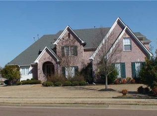 9145 N Forest Island Dr, Collierville, TN 38017