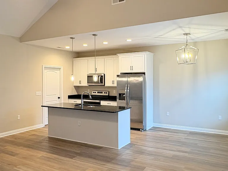 1212 Shallowford St — Photo 2
