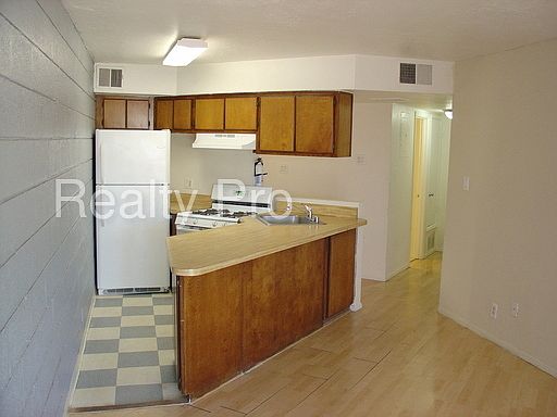 4th image of 3409 Tulane Dr NE APT 03