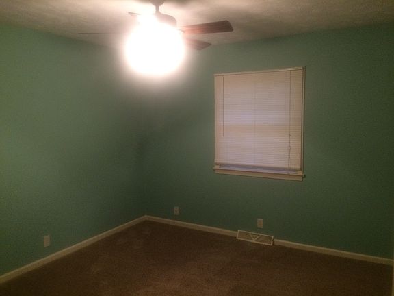 ceiling fans in all bedrooms