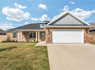 955 Arden St, Tontitown, AR 72762