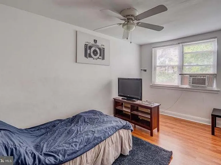1100A E Sharpnack St — Photo 7