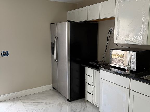 2nd image of 2425 Stuart St