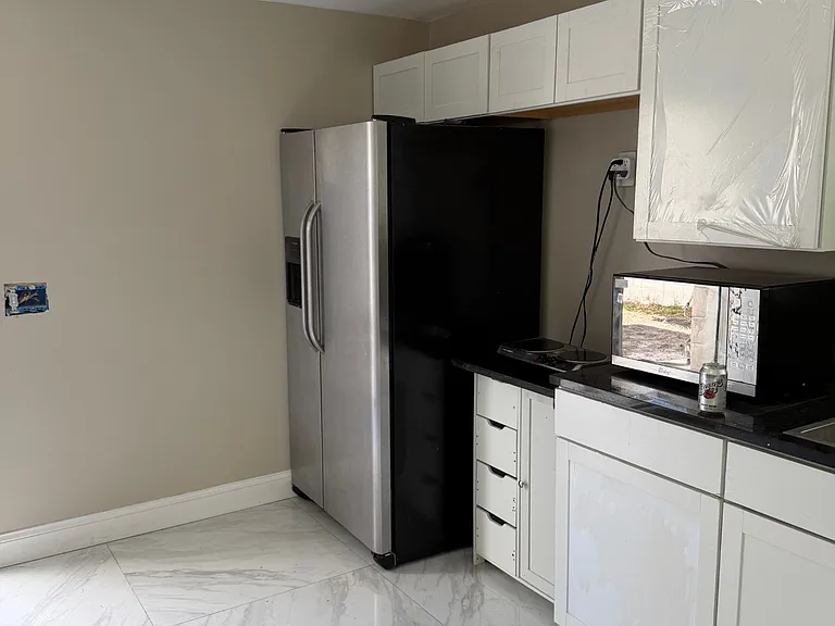 2425 Stuart St — Photo 2