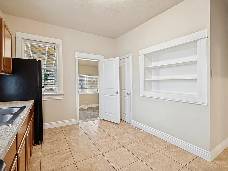 2752 Madison Ave — Photo 3