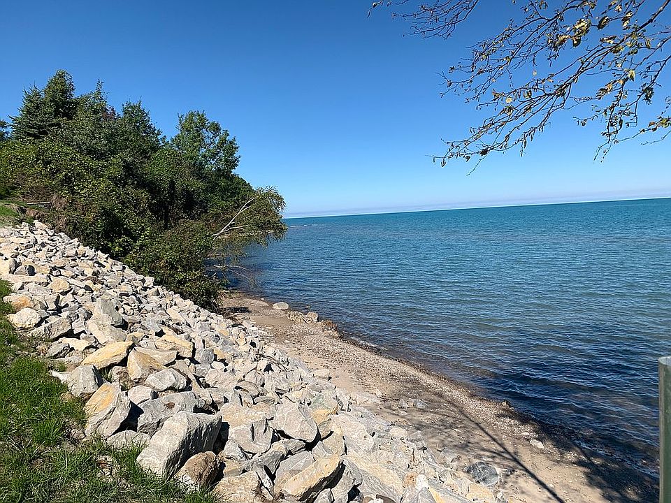 2nd image of 3417 Lakeshore Rd