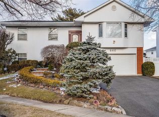 640 Van Dam St, Valley Stream, NY 11581