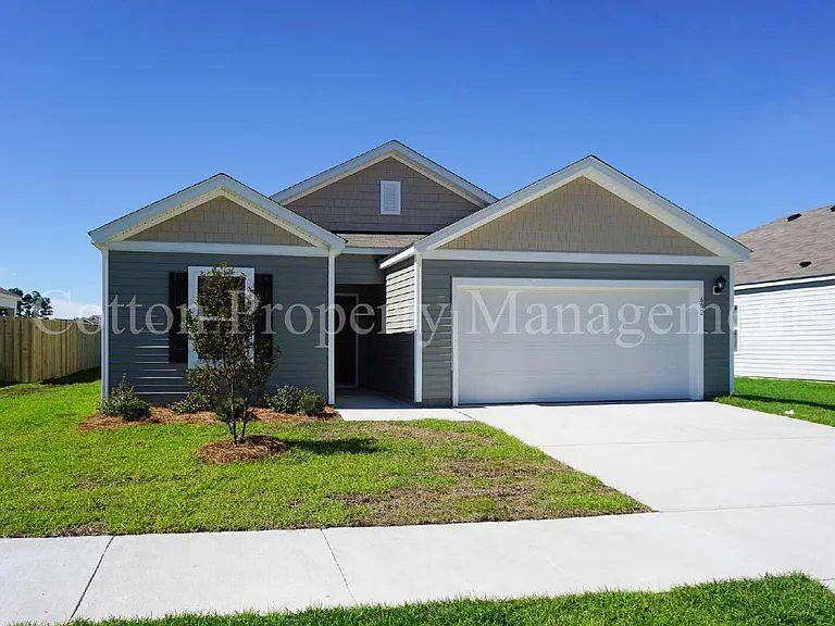 602 Draymore Dr NE — Photo 2