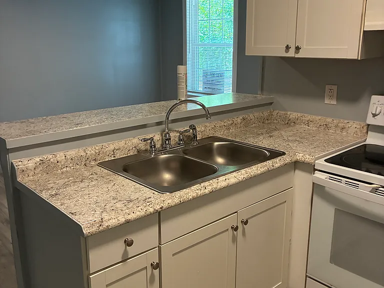 916 E Raleigh Blvd #G — Photo 5