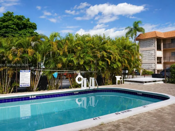 3930 Crystal Lake Dr APT 208, Pompano Beach, FL 33064
