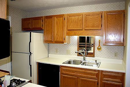 Kitchen w/Oak cabinets - refrigerator included!