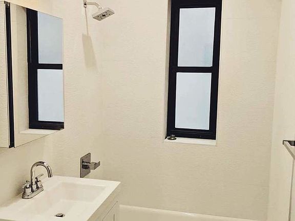 5th image of 10 W 65th St APT 2G