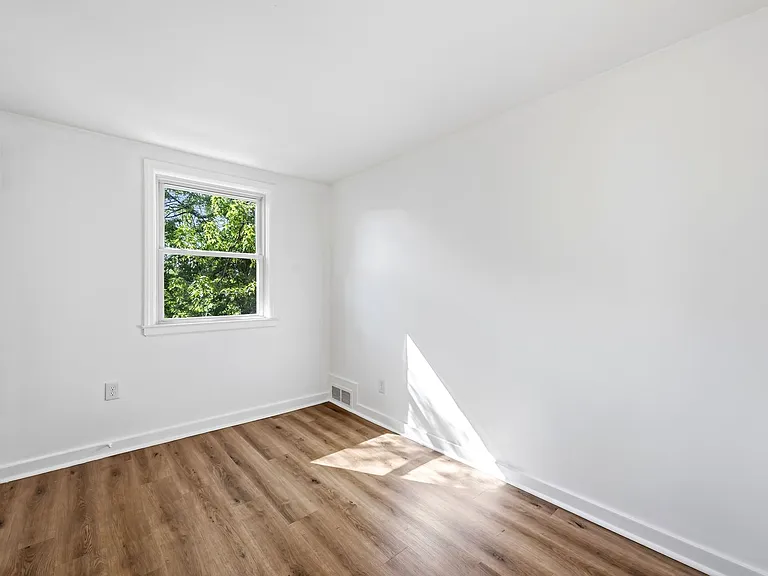 519 Vine St — Photo 13