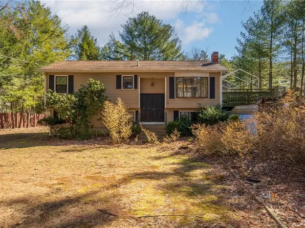 14 Niantic Trl, West Greenwich, RI 02817