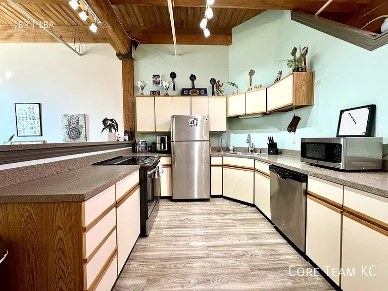308 W 8th St #403 — Photo 5