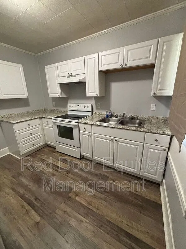 2 bed, 1.0 bath, $1,200 — Photo 1