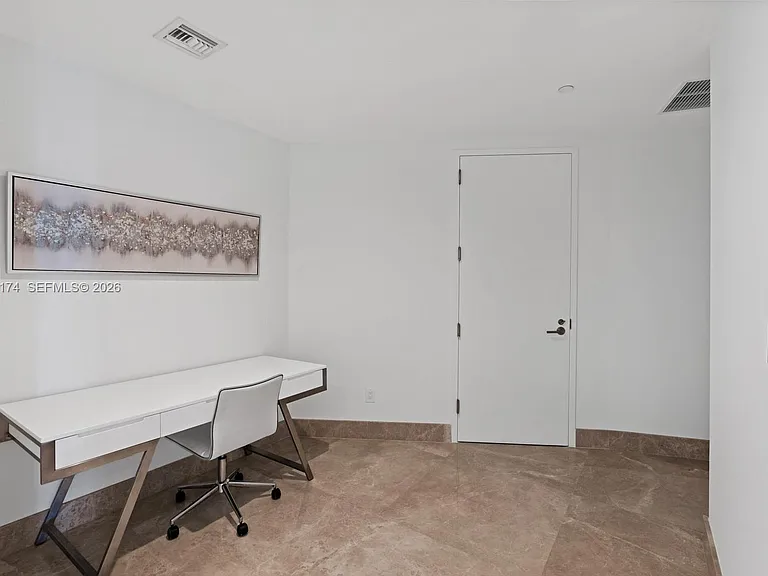 18555 Collins Ave #5105 — Photo 31