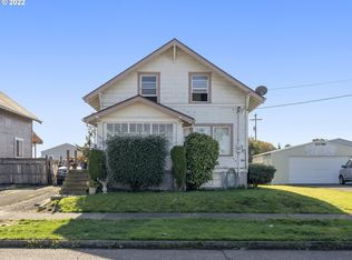 1903 6th St #1 & 2, Tillamook, OR 97141