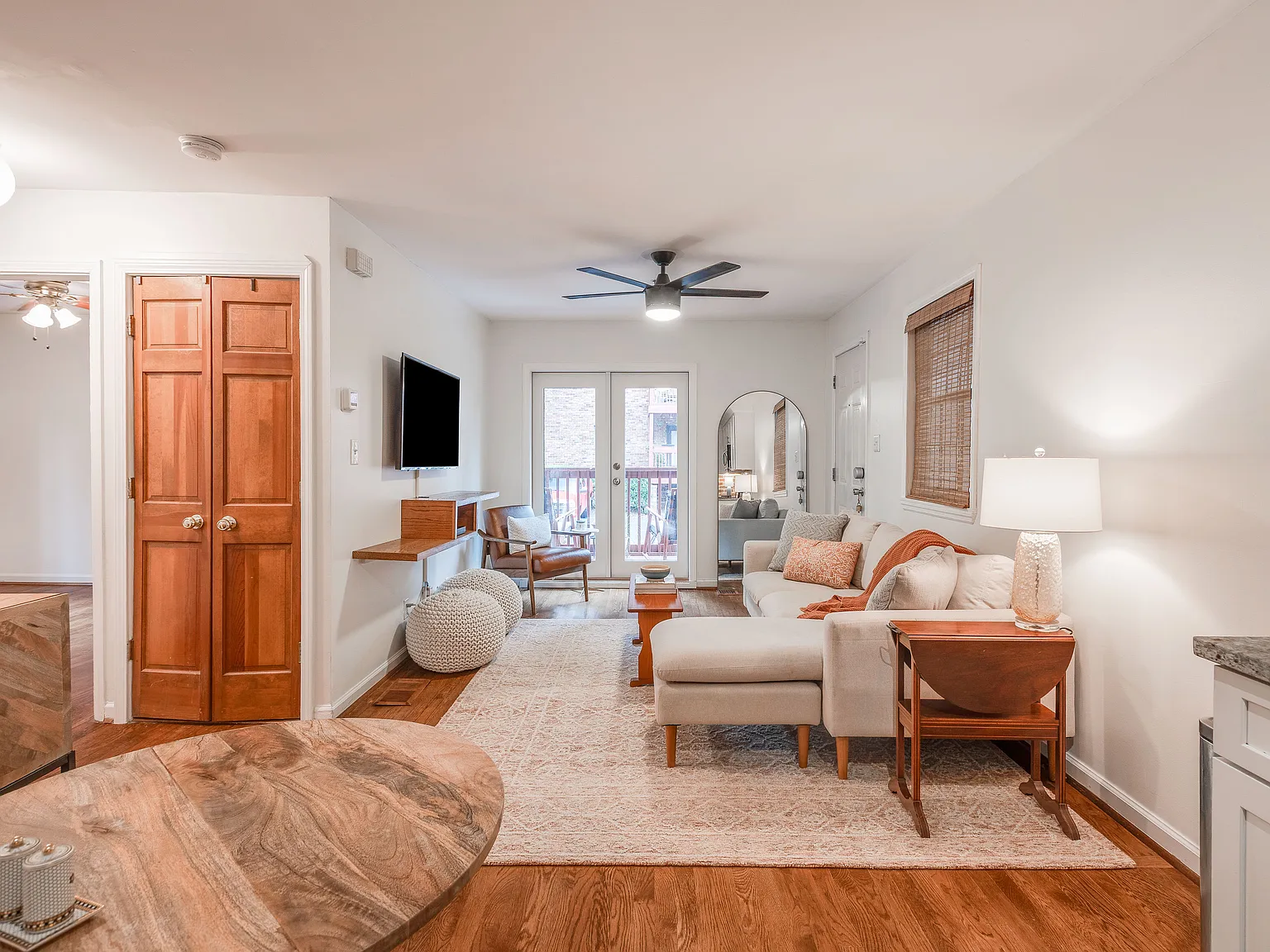 2 bed, 700 sqft, $2,250 — Photo 3
