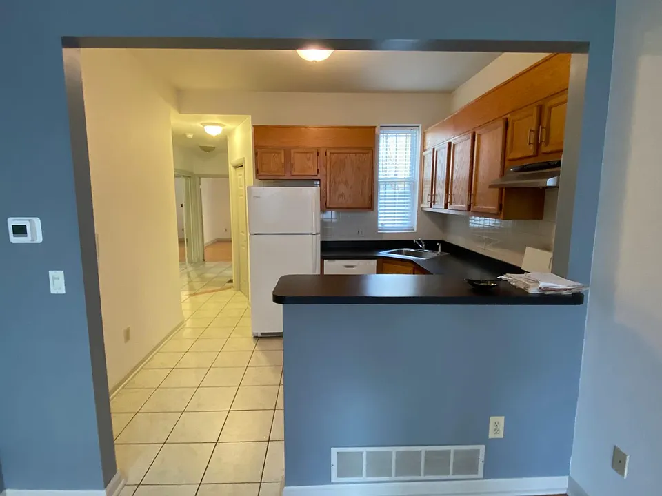 kitchen - breakfast bar