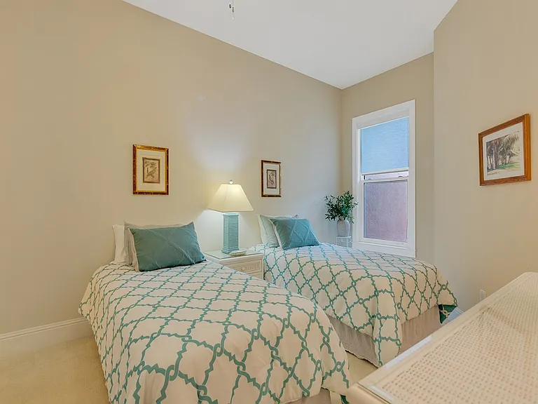 2010 Bridgepointe Cir #102 — Photo 16
