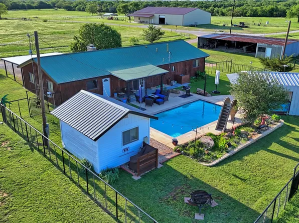 978 Longbranch Rd, Nocona, TX 76255