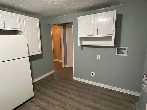 3rd image of 117 1/2 E Locust St