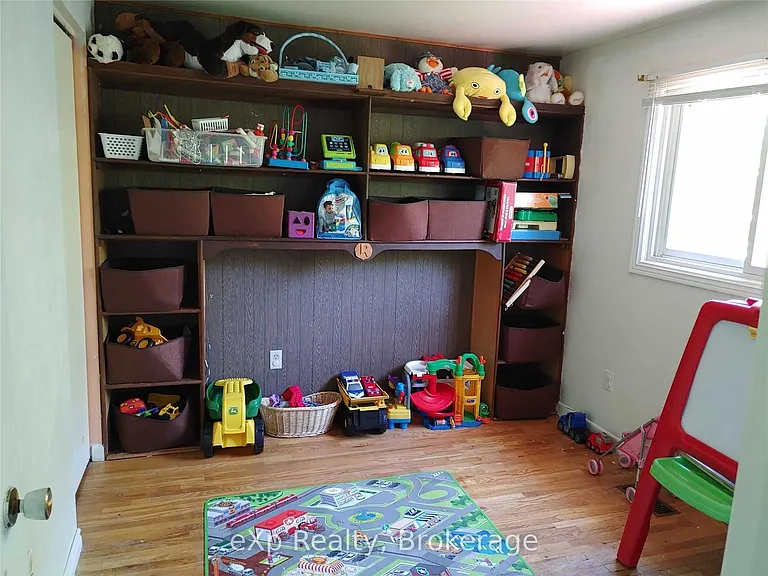 96 Larch St #UPPER — Photo 11