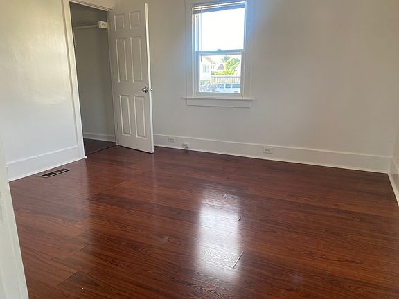 5th image of 227 E Lake Ave #B