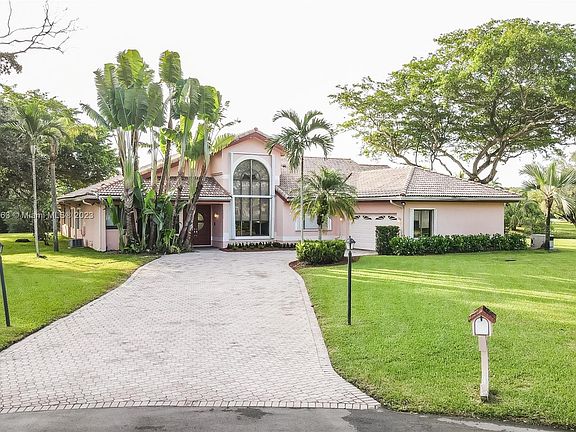3rd image of 11939 Acorn Dr