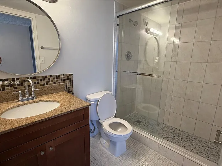 17021 N Bay Rd #914 — Photo 11
