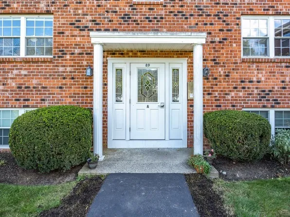 89 Pleasant St APT A3, Medfield, MA 02052