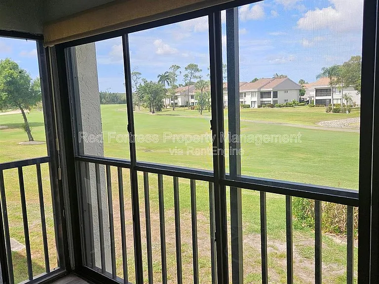 5710 Trailwinds Dr #525 — Photo 9