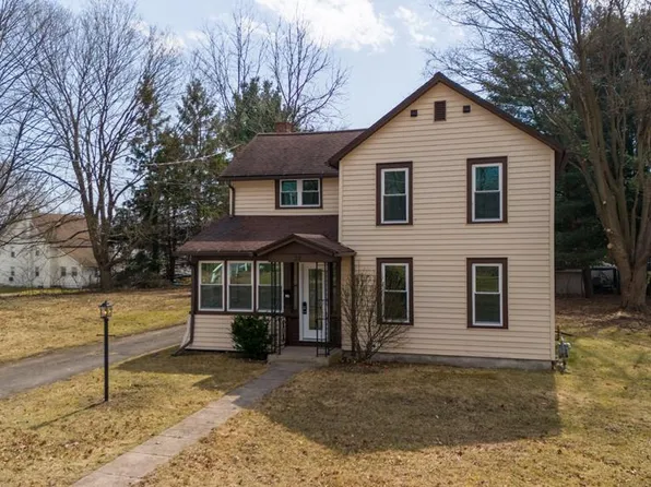32 Pleasant St, Sayre, PA 18840