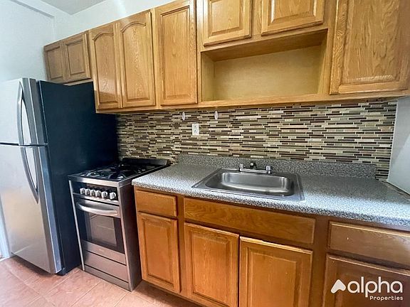 5th image of 171 E 101st St APT 10