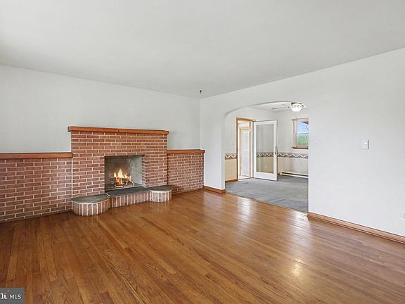 4th image of 205 N Middlesex Rd