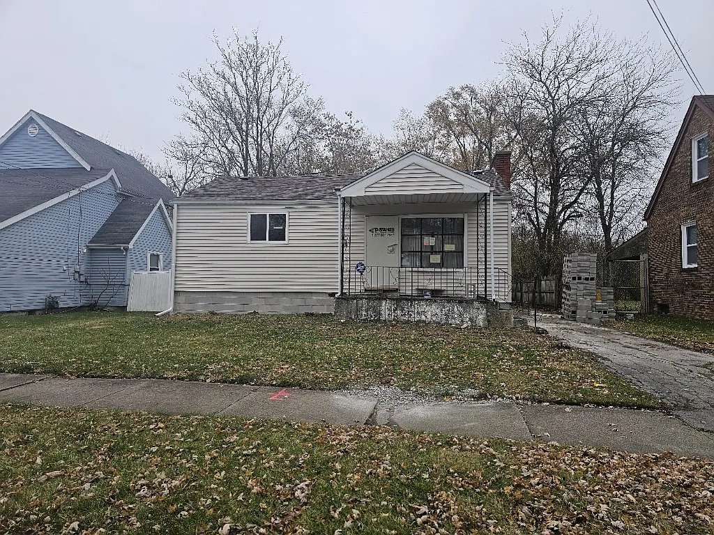 14925 Riverside Dr photo 1