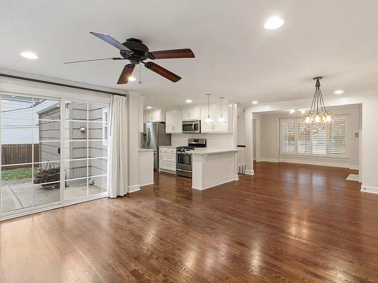 7343 Rosewood St — Photo 20