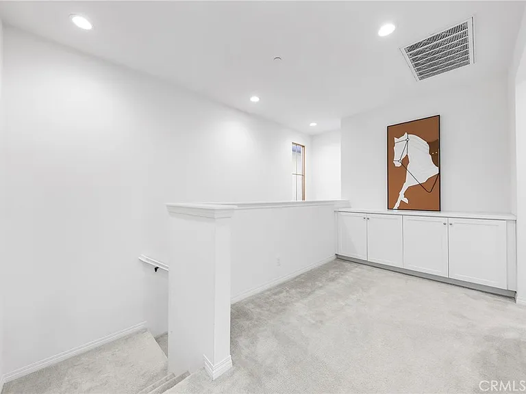 117 Henson — Photo 23