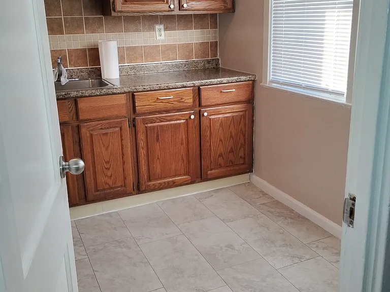 405 Denver Ct — Photo 3