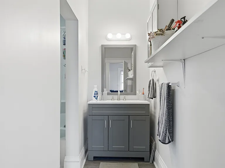 747 Union St #2 — Photo 16