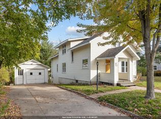 515 S Main St, Waupaca, WI 54981