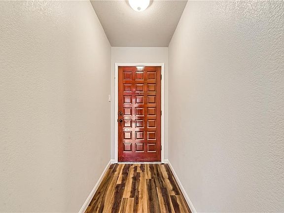 3rd image of 716 Terrace Dr