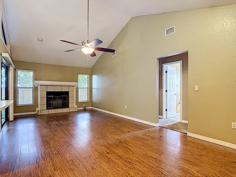 2108 Jonathan Ln — Photo 13