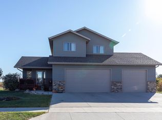 1620 Ridge Dr SE, Mandan, ND 58554