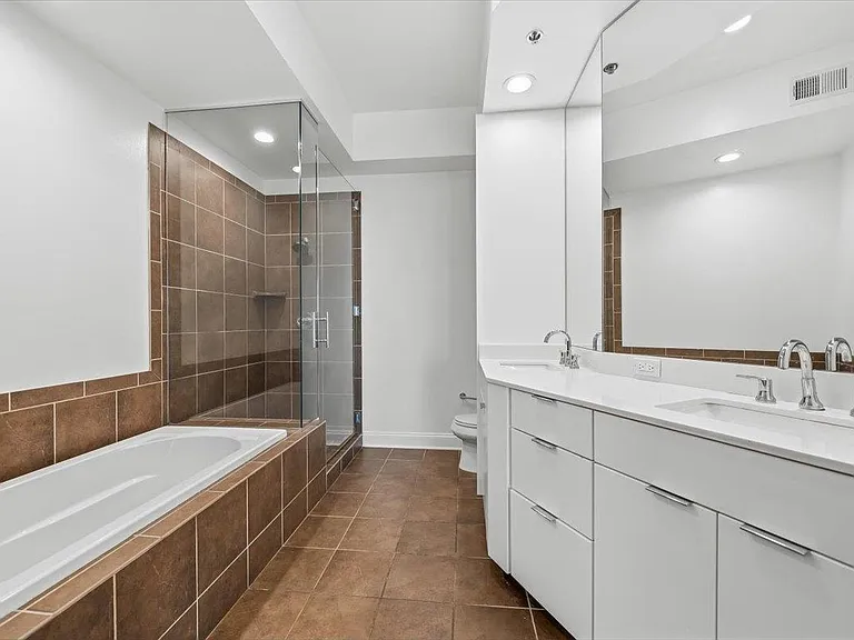 717 Riverside Dr #504 — Photo 17