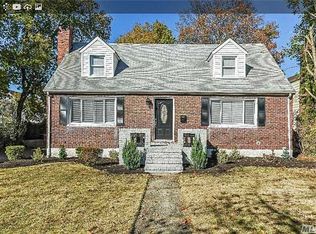 240 Woodfield Rd, West Hempstead, NY 11552